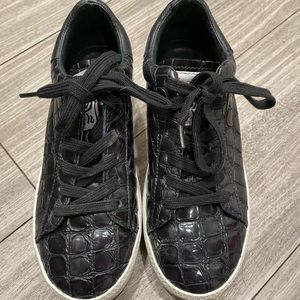 Ash sneaker size 6